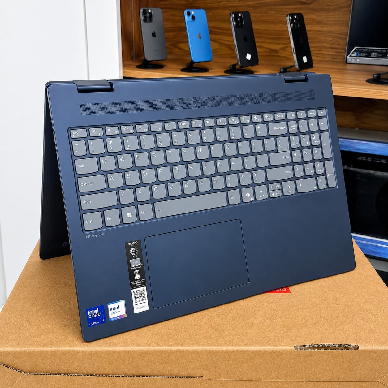 Lenovo IdeaPad 5i 16" 2-in-1 view 9