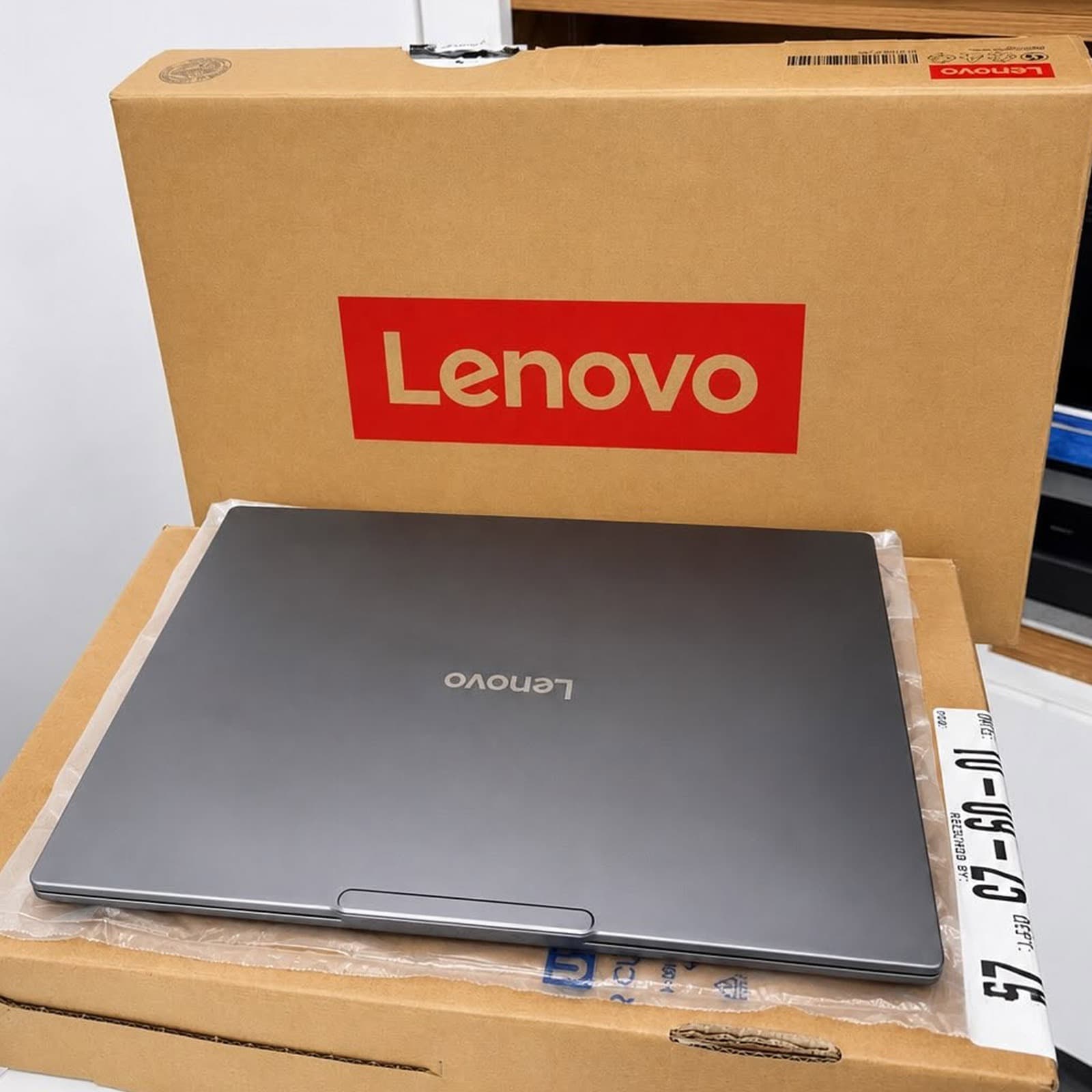 Lenovo IdeaPad Pro 5i 16" 2.8K OLED Touchscreen — Intel Core Ultra 9 285H, RTX 5050, 32GB / 1TB view 8