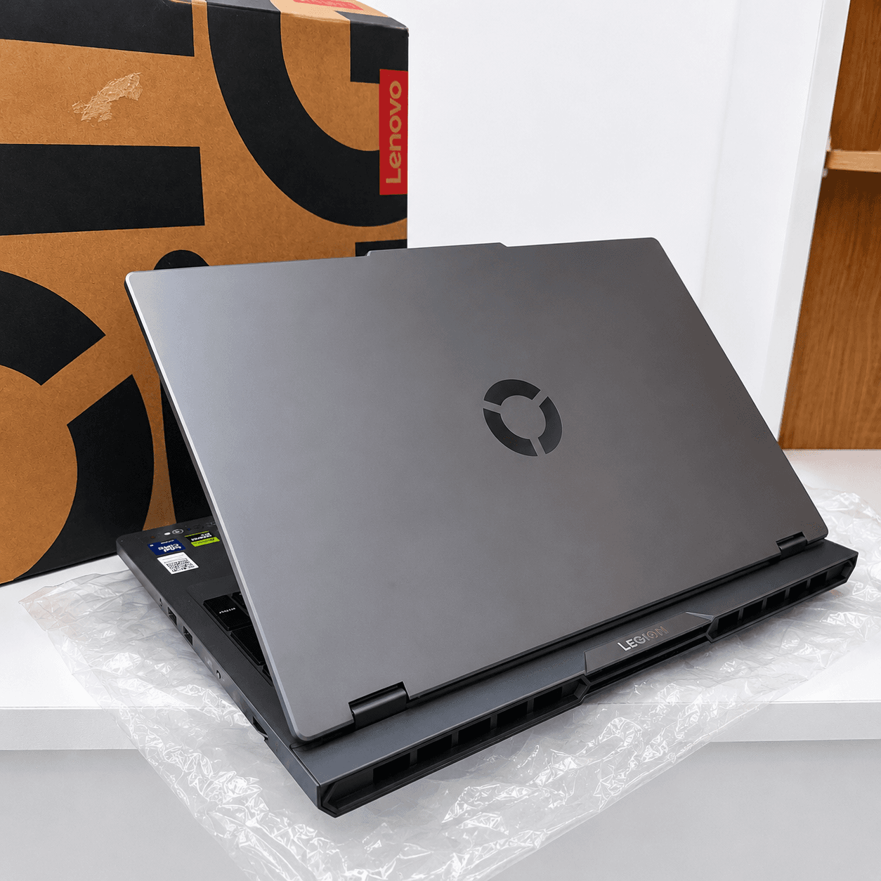 Lenovo Legion 5i 16" Gaming Laptop — Intel Core Ultra 9 275HX, RTX 5060, 32GB / 1TB view 9